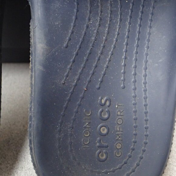 Crocs Blue Size womens 7 or mens 9 - Picture 3 of 3